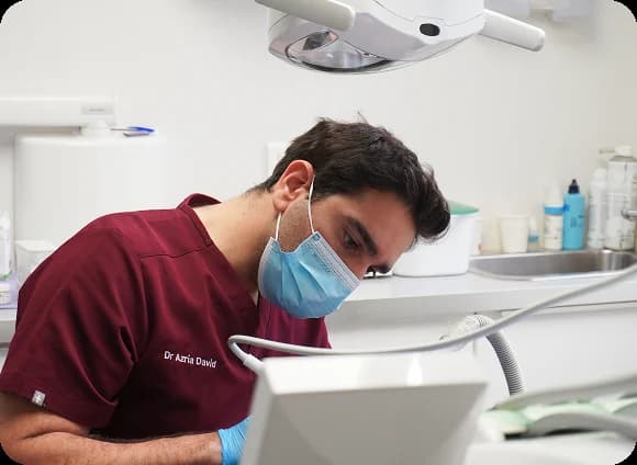 Patiente souriante après son traitement